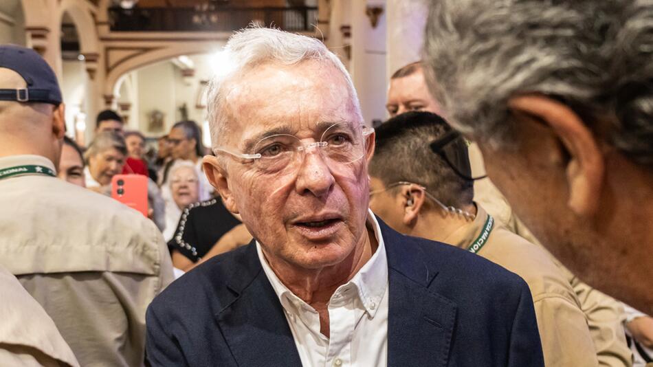 Zeugenbestechung und Verfahrensbetrugs: Kolumbiens Ex-Präsident Uribe schuldig gesprochen