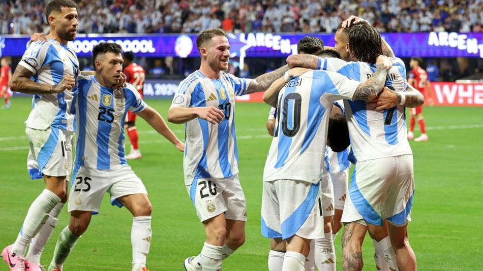 Argentiniens Nationalelf feiert den Sieg über Kanada im Eröffnungsspiel der Copa America