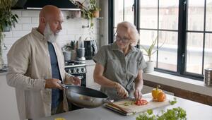 Selbst kochen im Alter könnte vor Demenz schützen