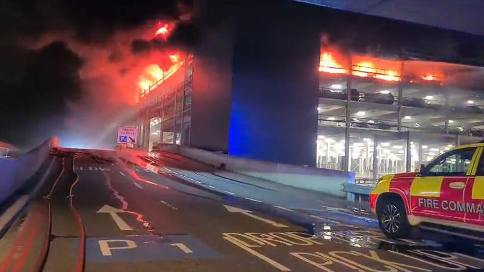 Brand am Flughafen Luton