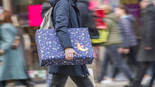 Weihnachtseinkäufe machen mehr als der Hälfte der Österreicher Spaß.