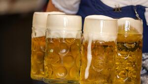 Oktoberfest-Bedienung