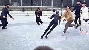 Gleichgewicht verloren: Roboter gerät bei Debüt ins Wanken