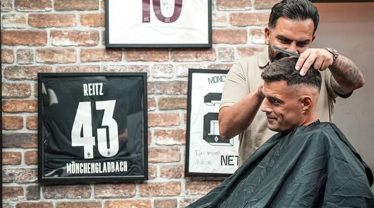 Ivan Elia, Fußballer Friseur