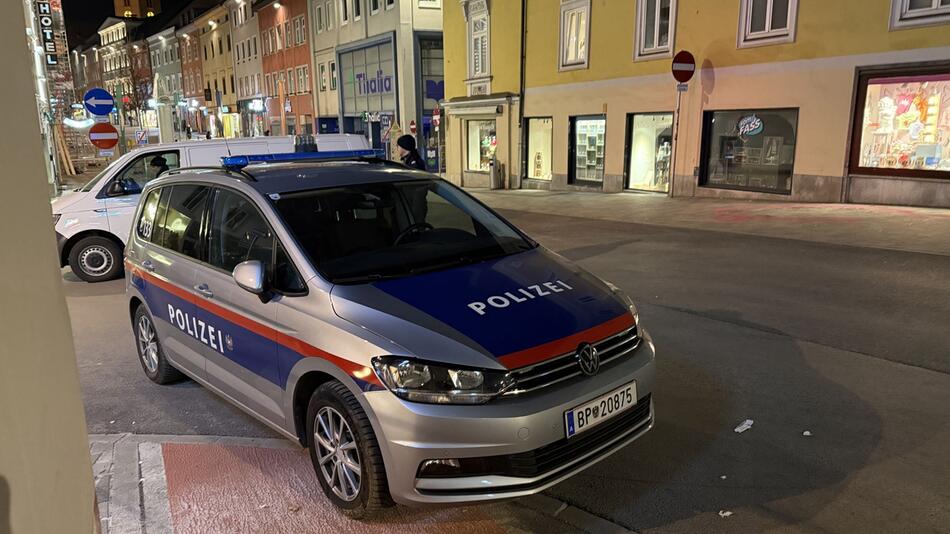 Mann attackiert Passanten in Österreich