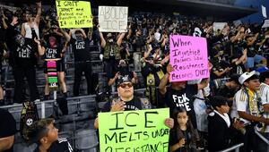 Fans demonstrieren gegen ICE