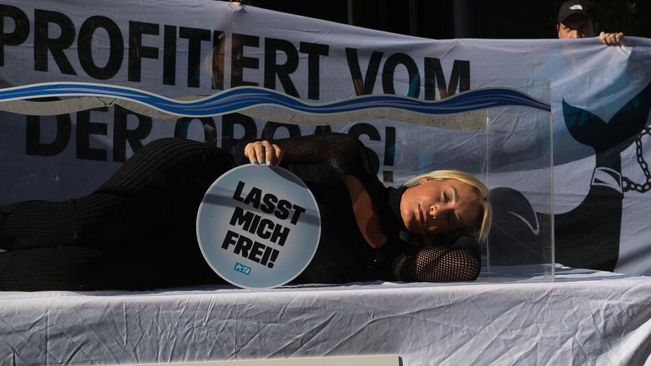 Sängerin Sarah Connor protestiert mit Peta