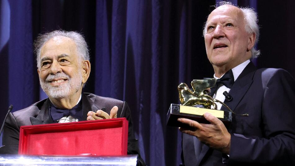 Francis Ford Coppola (l.) und Werner Herzog bei der Eröffnungszeremonie der 82. Filmfestspiele ...