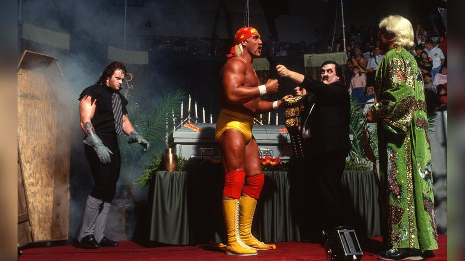 The Undertaker (l.), Hulk Hogan und Ric Flair bestimmten das Wrestling in den 90er-Jahren.