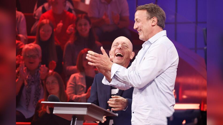 Wotan Wilke Möhring in ungewohnter Umgebung: Als Teamkapitän bei "Wer weiß denn sowas?" mit ...