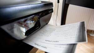 Ein Drucker steht in einem Homeoffice