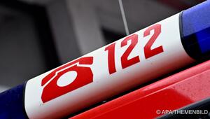 "Bootsgaragen" aus Holz standen in Flammen