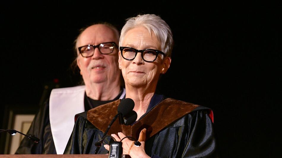 Jamie Lee Curtis hat die Ehrendoktorwürde erhalten.