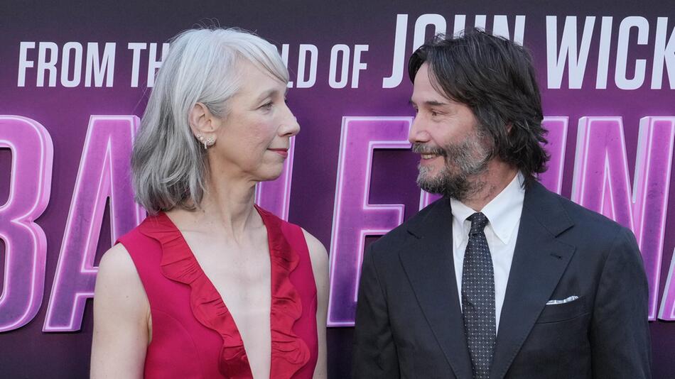 Erstmals schritten Keanu Reeves und Alexandra Grant 2019 gemeinsam über einen roten Teppich.