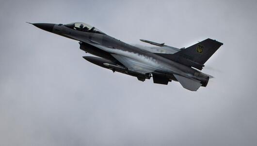 Ukraine-Krieg - Selenskyj stellt erste F-16 der Ukraine vor