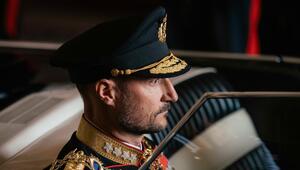 König Haakon wird sicher noch länger als die von ihm angeordnete Trauerzeit um seinen Vater ...