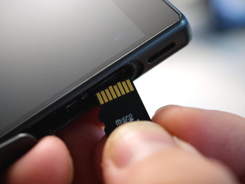 Fünf Tipps für die richtige Speicherkarte im Smartphone | GMX.AT