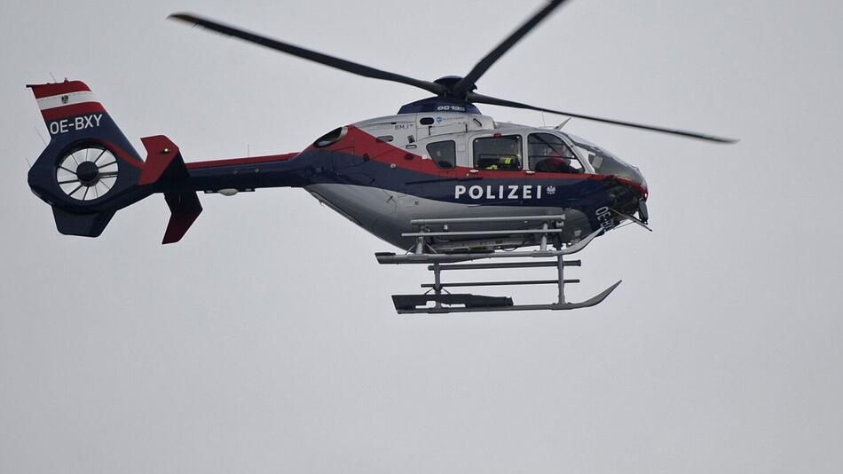 Erschöpfter Kletterer von Polizeihubschrauber ins Tal gebracht