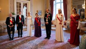 Die norwegische Königsfamilie mit Emmanuel und Brigitte Macron (2. und 3. v.l.).