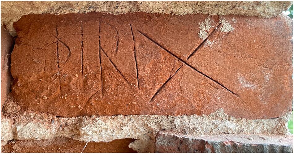 Runen-Inschrift in der Klosterruine Eldena