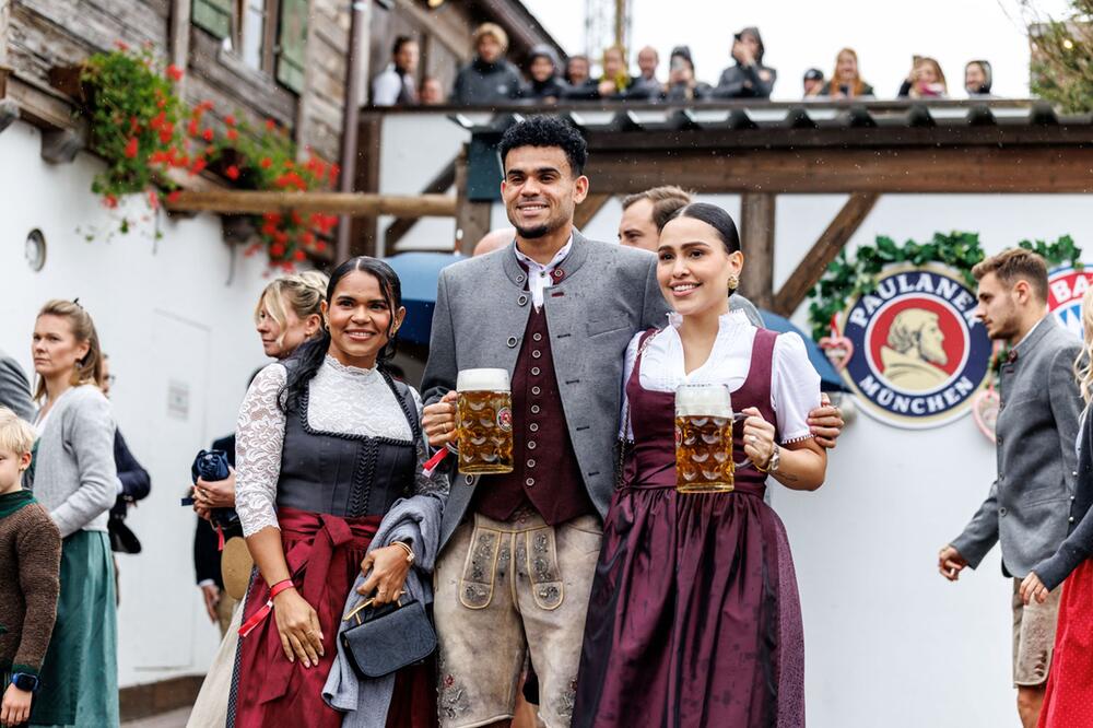 Besuch des FC Bayern München auf dem Oktoberfest