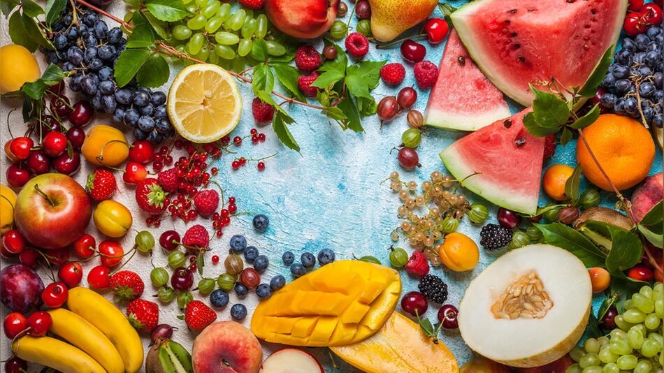 Verschiedene Melonen- und Beerensorten gehören zu den absoluten Sommer-Superfoods.