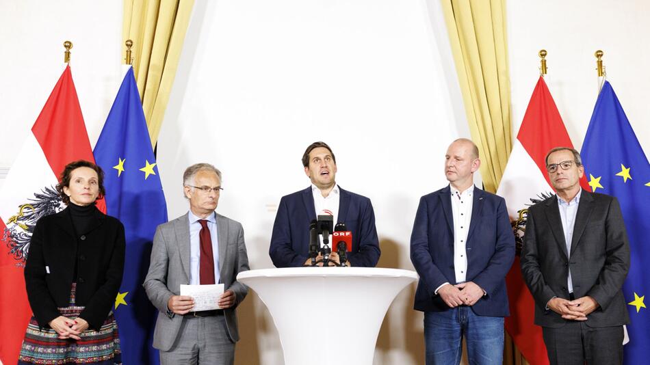 Die Verhandler rund um Beamtenstaatssekretär Pröll (Mitte)