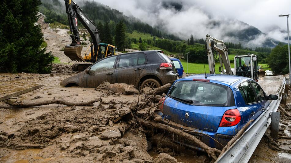 Aufräumarbeiten in Tirol