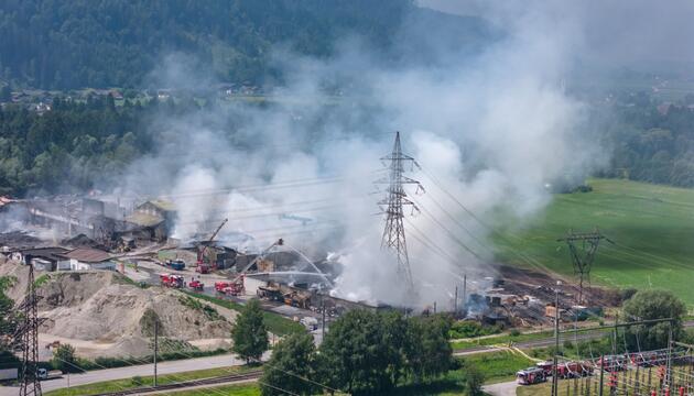Der Großbrand zog eine massive Rauchentwicklung nach sich
