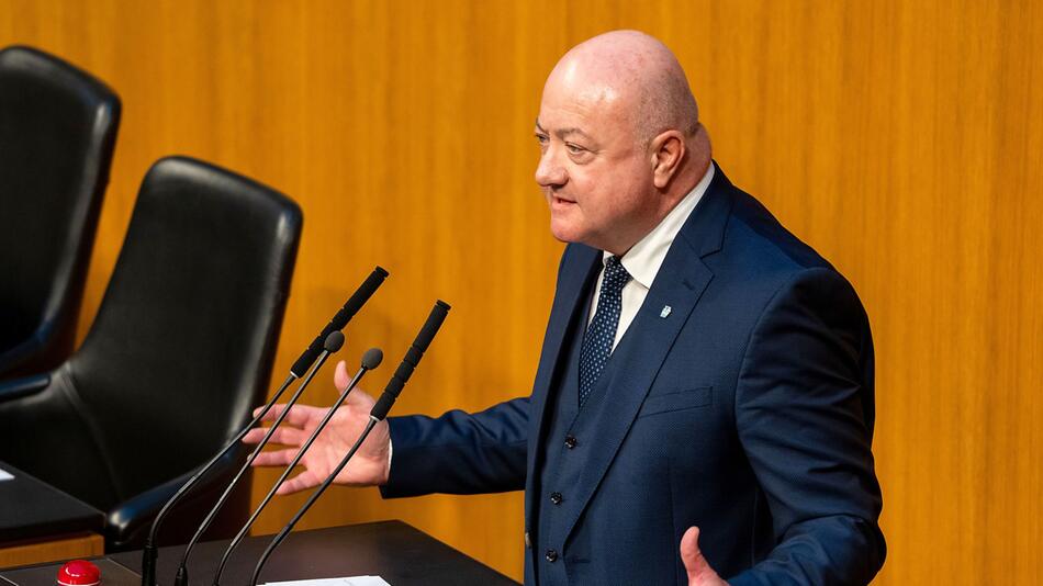 Bundeskanzler Stocker hält erste Regierungserklärung