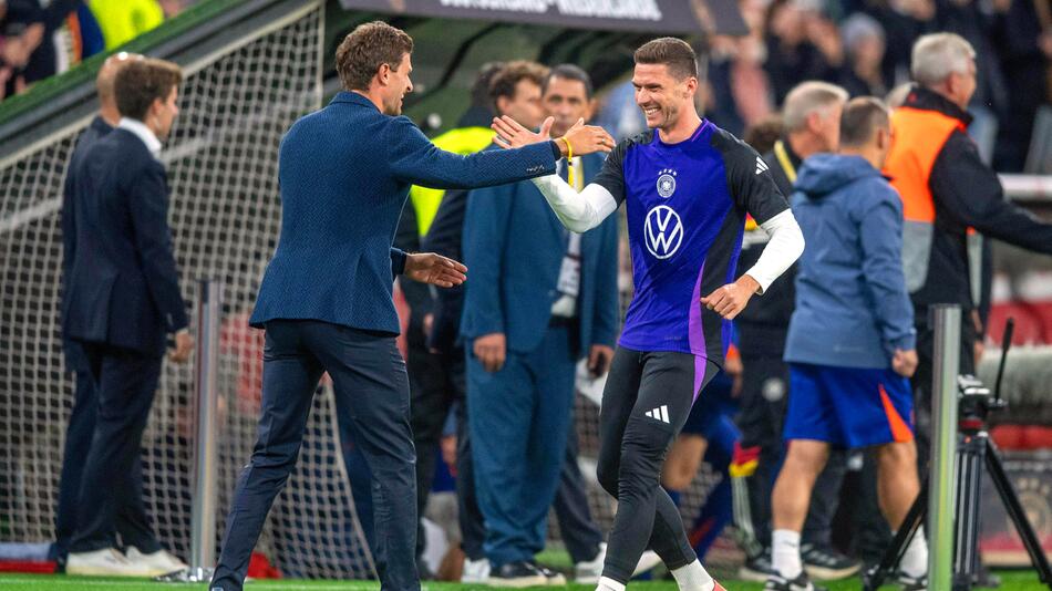 Robin Gosens und Thomas Müller