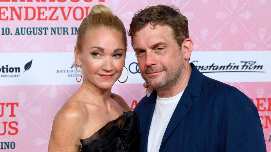Liesa Maria Potthoff und Sebastian Bezzel spielen in "Steckerlfischfiasko" wieder das On-off ...