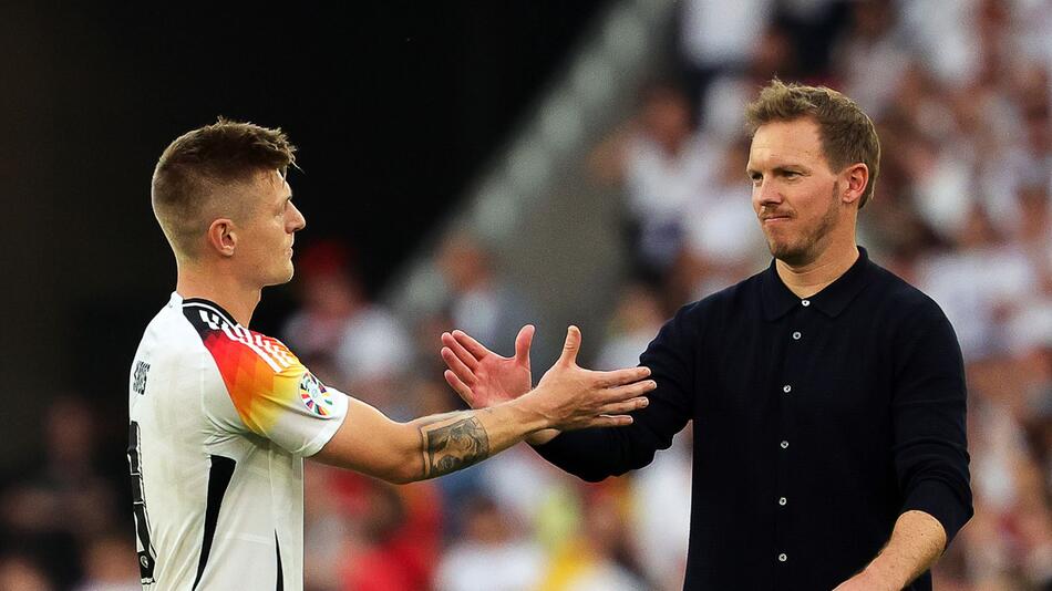 Toni Kroos (l) und Bundestrainer Julian Nagelsmann