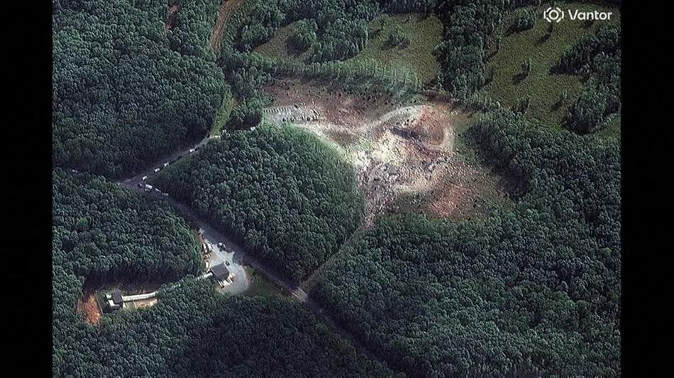 Satellitenbilder zeigen Ausmaß von Explosion in Sprengstoff-Fabrik