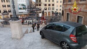 80-Jähriger brettert mit Auto Spanische Treppe hinunter