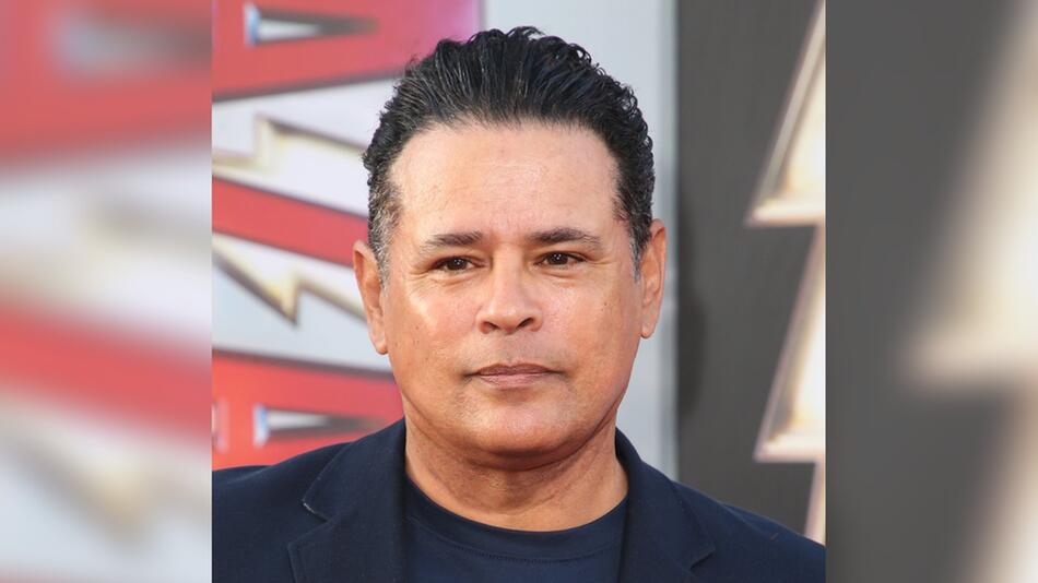 Ärger für Raymond Cruz.