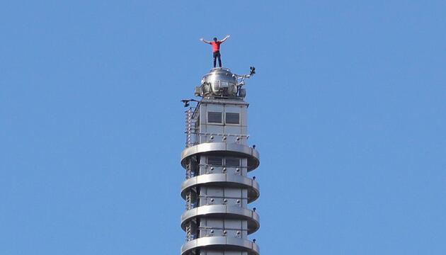 Freeclimber Honnold klettert auf Wolkenkratzer