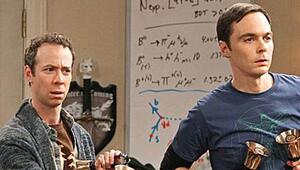 Stuart Bloom (Kevin Sussman, l.) und Sheldon (Jim Parsons) in "The Big Bang Theory".