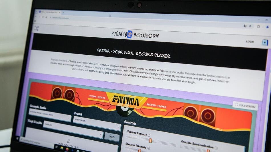 Webseite "Patina" von Minta Foundry auf einem Laptop
