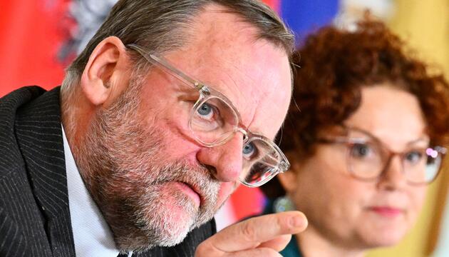 Social-Media-Regelung wird auf Staatssekretäre ausgeweitet