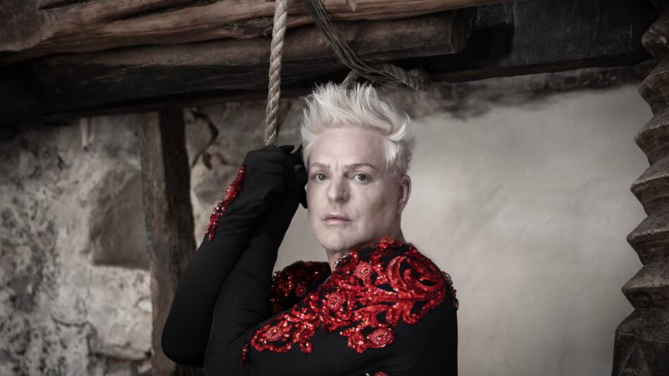 Erasure-Sänger Andy Bell mit Soloalbum "Ten Crowns"