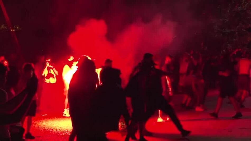Erneut Krawalle bei regierungskritischen Protesten in Serbien
