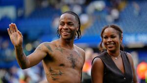 Chelseas Raheem Sterling (links) 2024 mit seiner Partnerin Paige Milian.