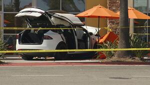 Tödlicher Aufprall: Tesla rast in Kalifornien in ein Café