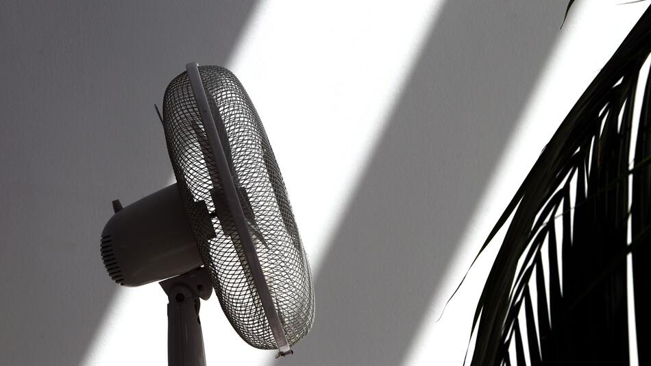 Ein Ventilator in einem Zimmer