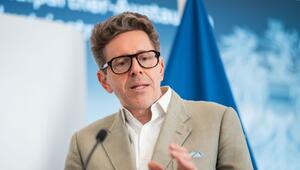 Mahrer vor einer Sitzung im Wirtschaftsministerium