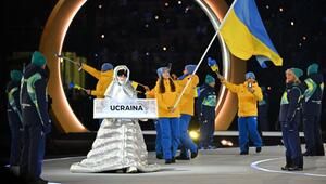 Russin trägt Ukraine-Schild bei Olympia-Eröffnung