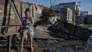 Eine Mutter mit Kleinkind in Madagaskar
