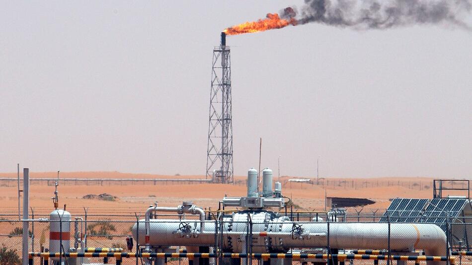 Eine Öl-Raffinerie in Saudi-Arabien wurde angegriffen.
