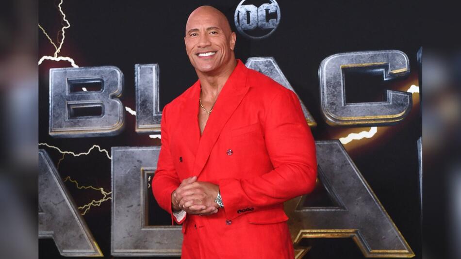 Dwayne Johnson hat noch zwei junge Töchter, für die er den Zauber von Weihnachten gerne aufrecht ...